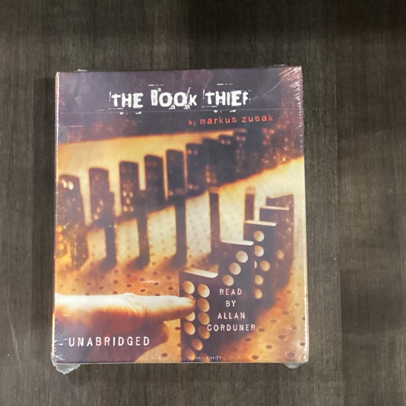 The Book Thief by Markus Zusak Audio Book - Picture 1 of 2
